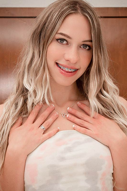 Khloe Kapri - Strokies.com